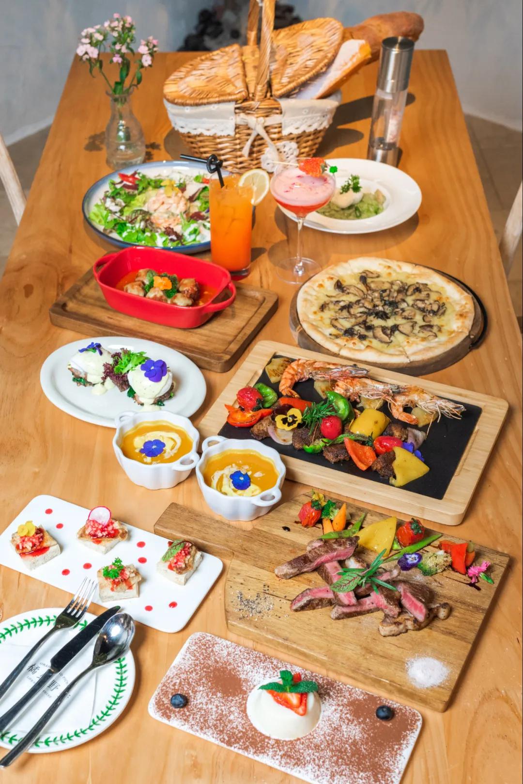 之心城这家餐厅堪称“西餐界CHANEL”,小姐姐们都抢着去