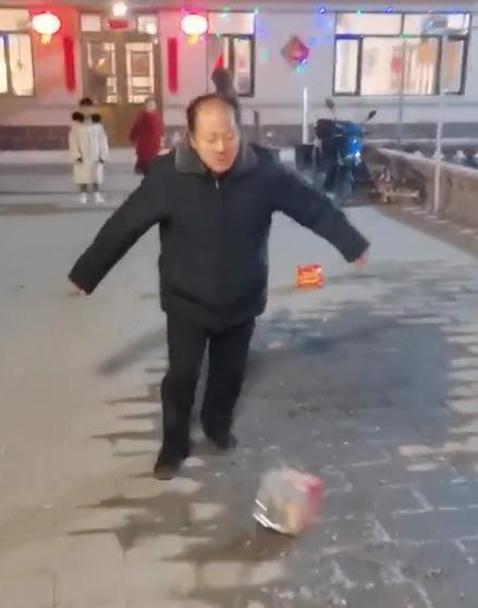 谢广坤雪地里睡觉,谢广坤冬天穿棉袄带货的视频