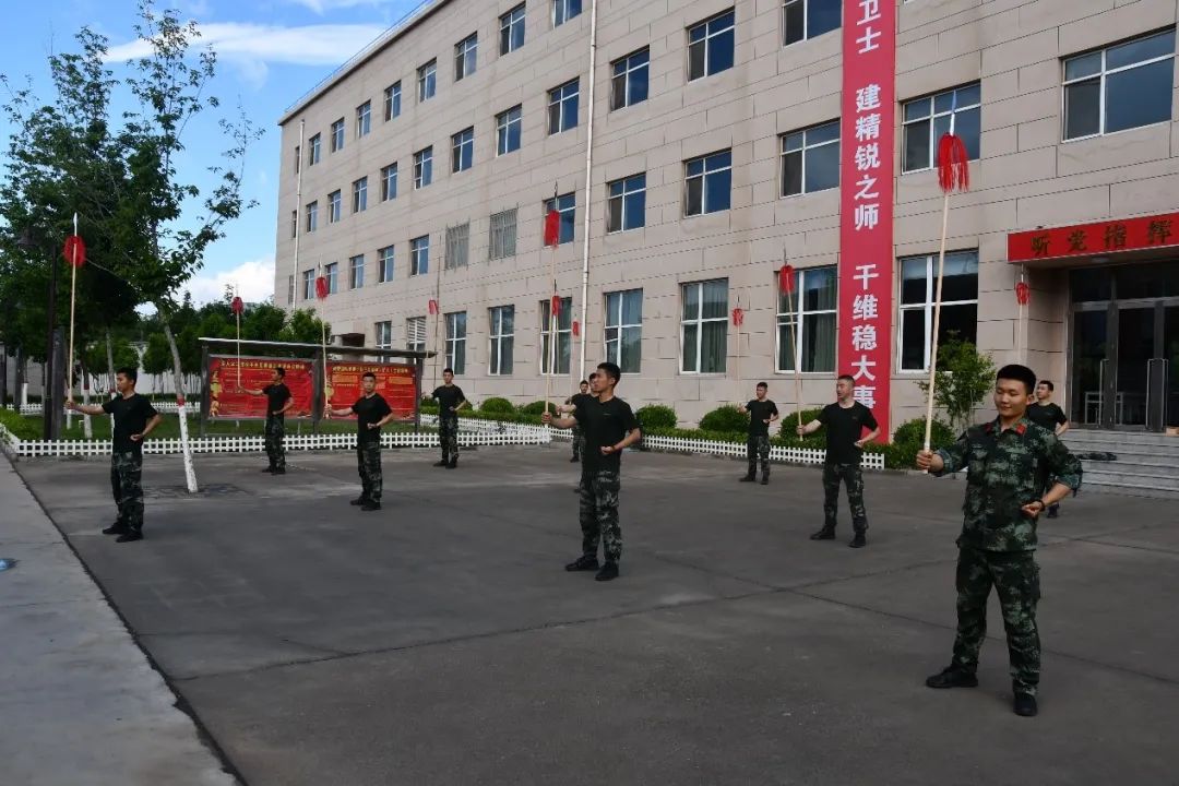 一队一品原唱完整版,军营一队一品