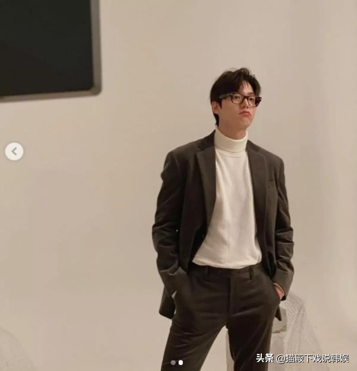 金智媛和泰妍,边伯贤金泰妍同台泰妍领奖