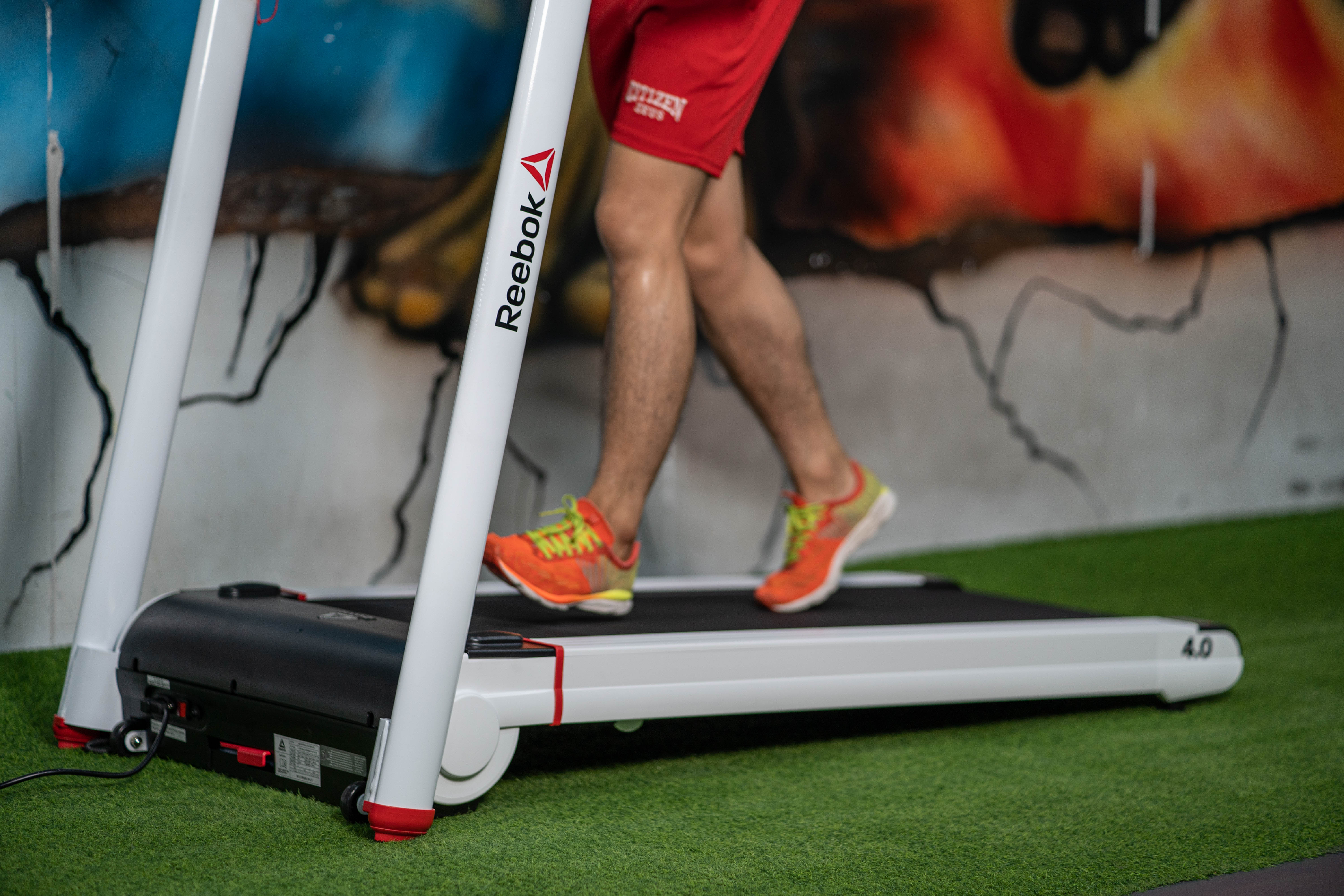 锐步irun3跑步机评测,锐步折叠跑步机irun4