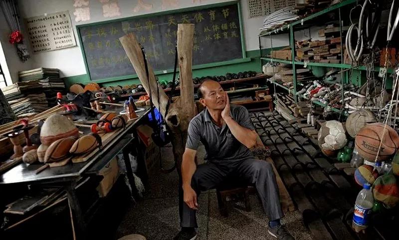 废品做体育器材手工制作幼儿园,乡村教师自制体育器材