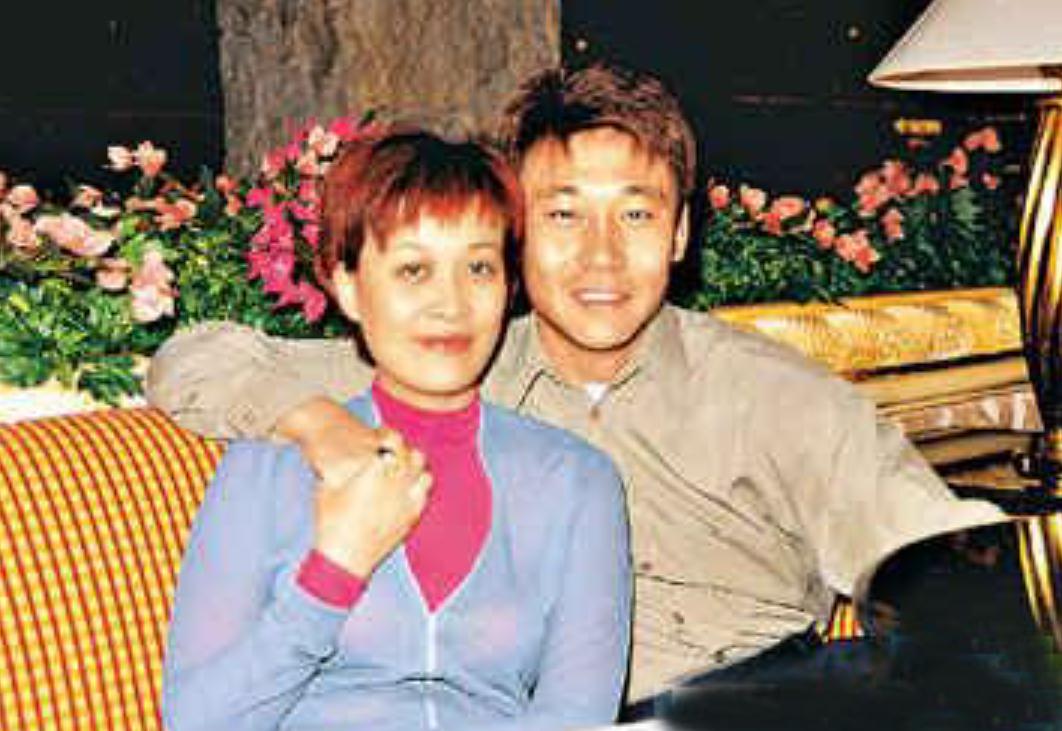 閭ｈ嫳鐖变簡10骞寸殑楂樺嘲濡備粖鎬庢牱,璁╅偅鑻辩敇鎷滀笅椋庣殑濂充汉