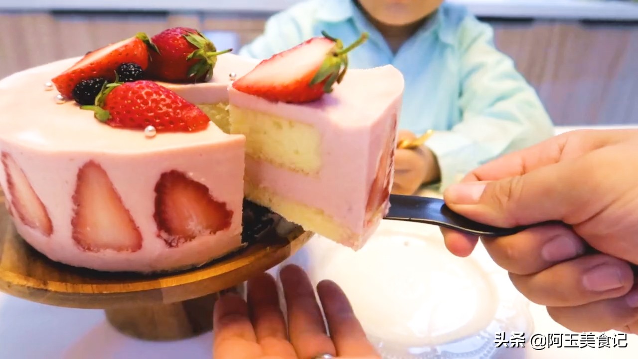 淡奶油和面粉做蛋糕视频,奶油蛋糕用什么面粉做好吃