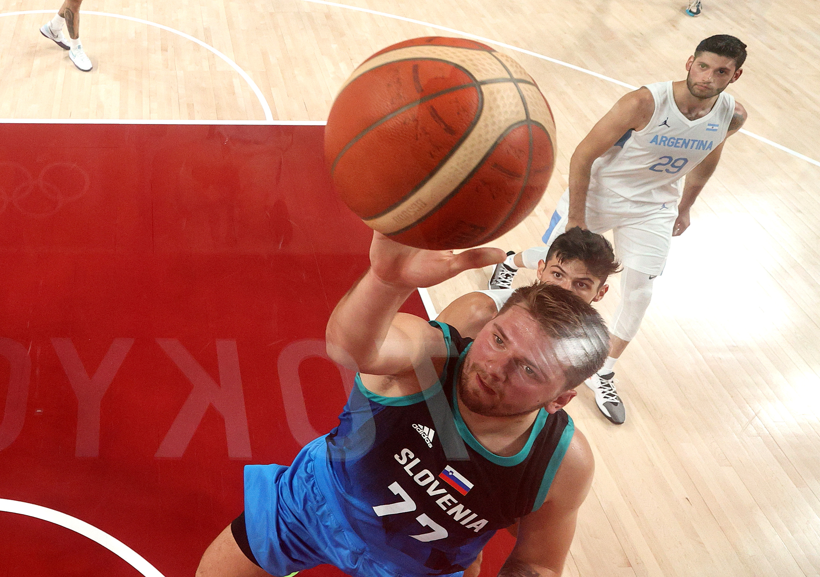 东契奇照片2024,东契奇世界杯照片