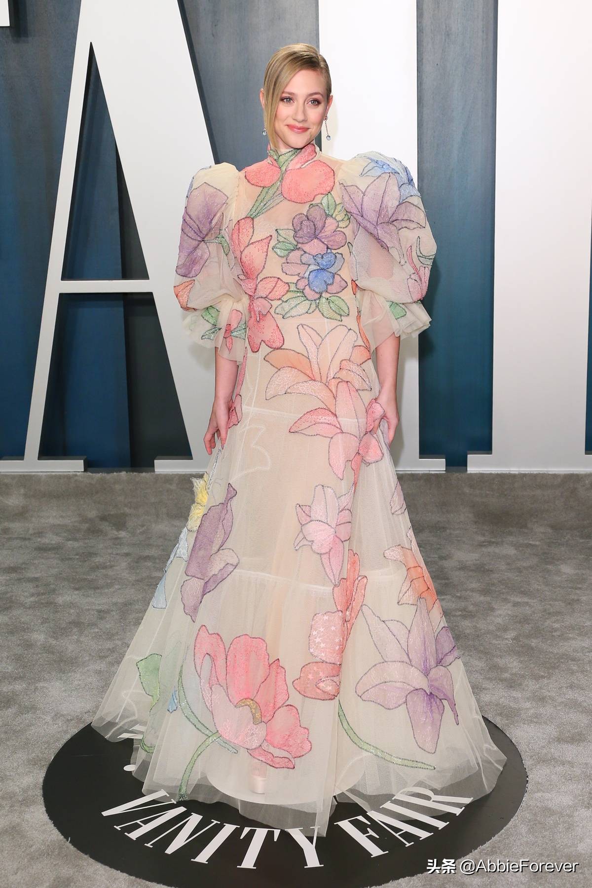 查理兹塞隆名利场,查理兹塞隆洛杉矶红毯着装红与黑