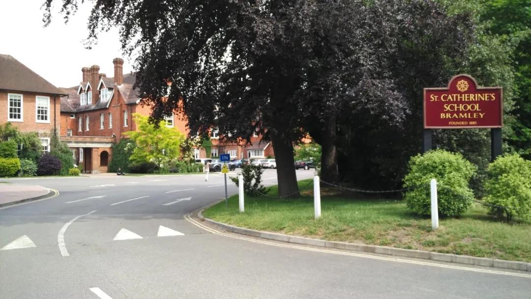 哈利波特学校在英国哪里,有哈利波特学院吗