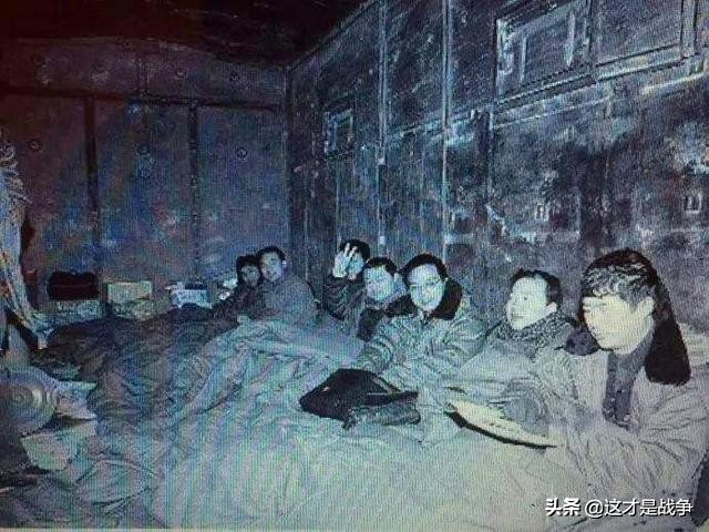 半夜,突然两声枪响,把我们吓醒了,老兵悄悄问我*弹子**上膛了没有