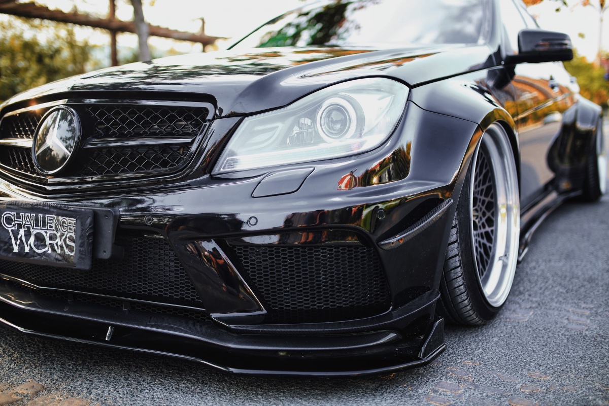 新款奔驰c200改装最帅效果,小县城越野改装店