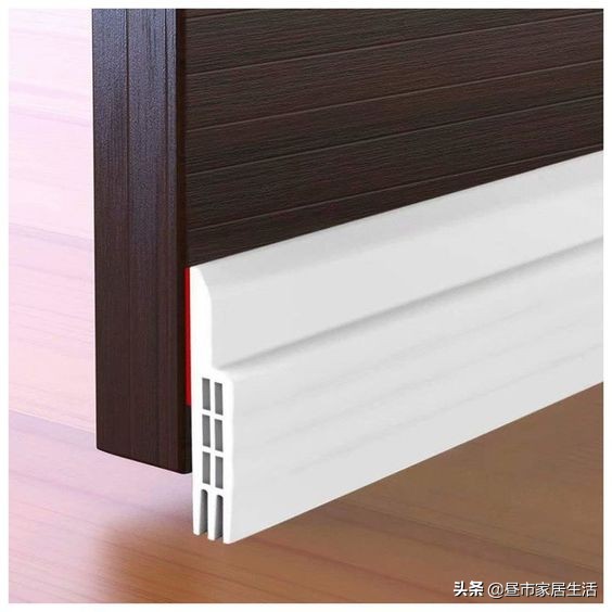 卫生间一股酸臭的味道,卫生间外面的隔臭门