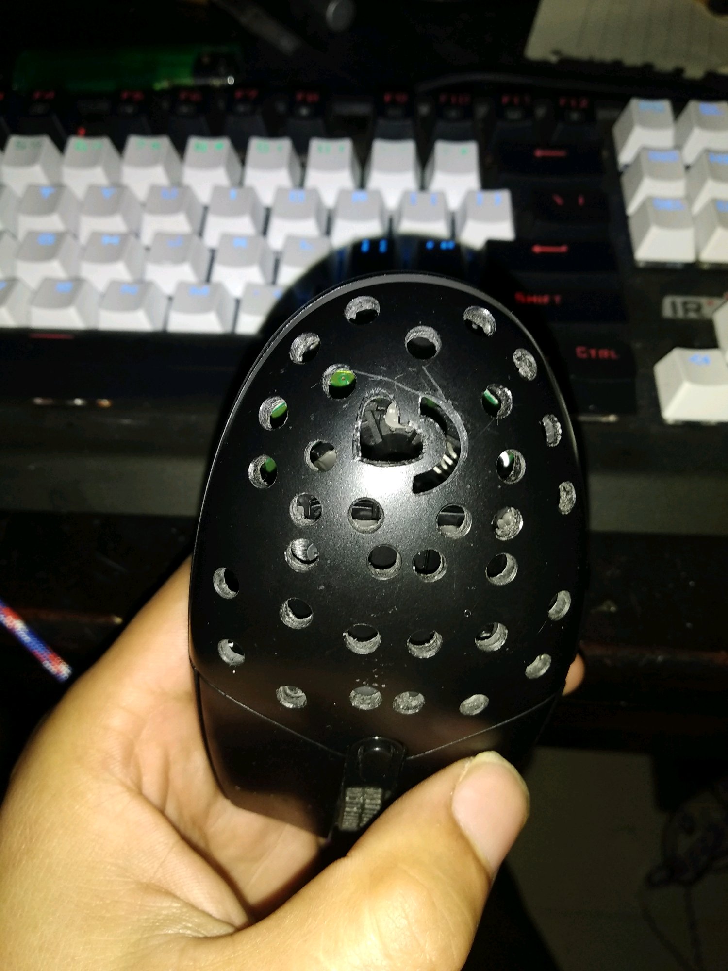 低价低延迟无线游戏鼠标推荐,不打孔轻量化鼠标推荐