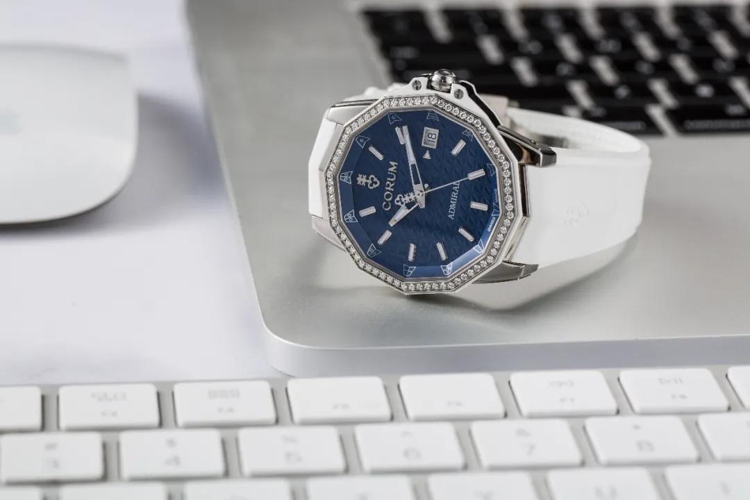 十一国庆没闲着，大腕给你找了4个爱表的女朋友