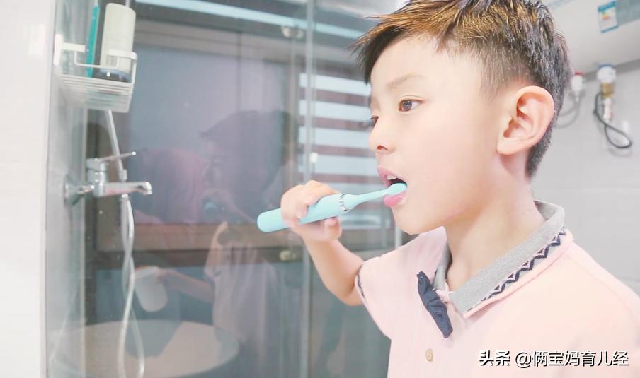 电动牙刷刷牙正确使用方法图解,电动牙刷刷牙的正确方法视频教程