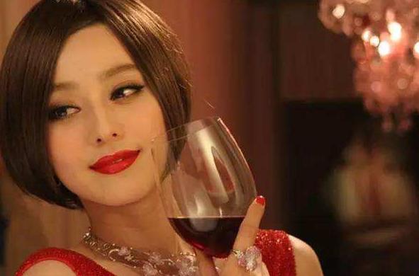 红酒的好处与功效一次喝多少好,一个人每天能喝多少酒