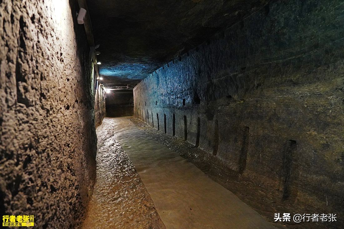 老款卫生间马桶,2000年前的冲水厕所