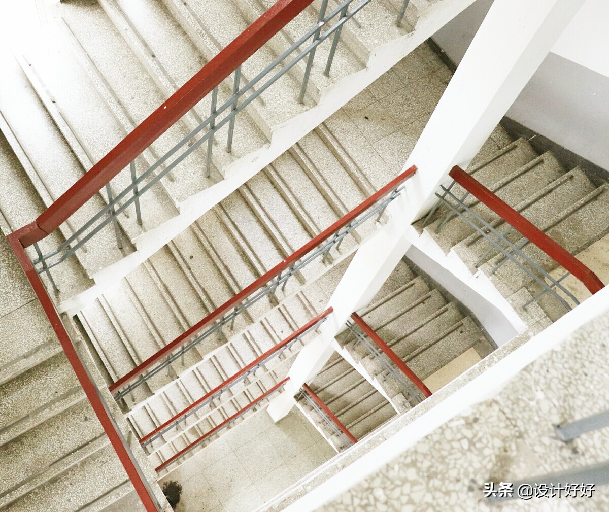 楼梯的宽度尺寸标准多少,自建房楼梯宽度最佳尺寸