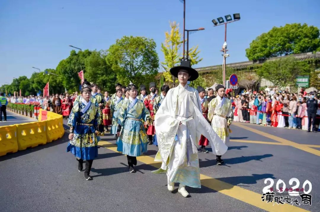 汉服一开始只是为了好看而穿,穿汉服复旧不复古