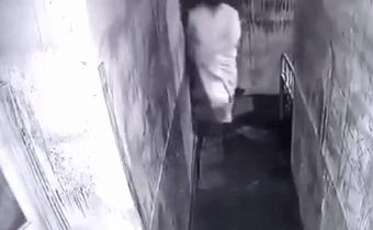 胆小警告密室逃脱,密室逃脱npc被玩家吓到