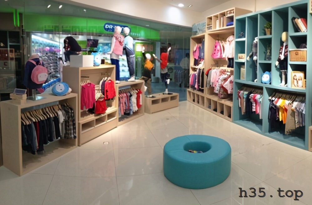 最新童装店双门头装修效果图,童装店怎么装修才有顾客