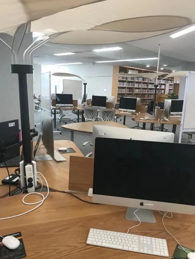 杭州十四中一群毕业生建了微信群，全是清华、北大、复旦…聊天内容却让人流口水