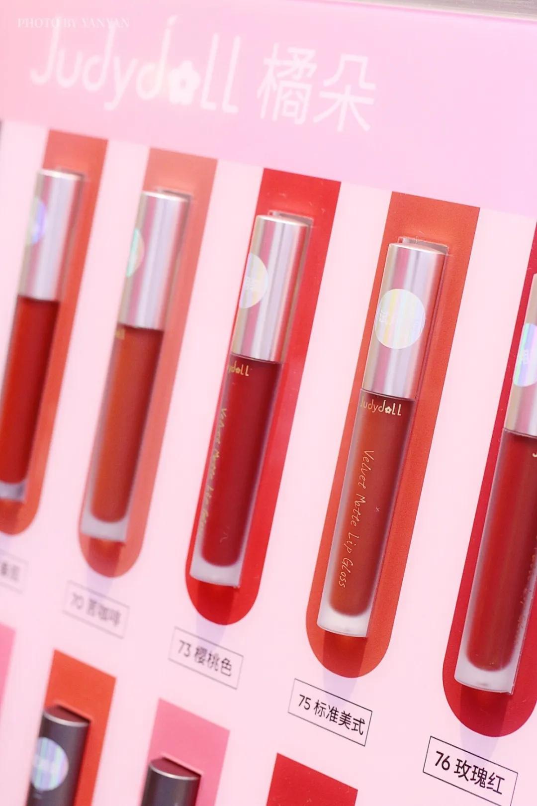 彩妆集合店wowcolour介绍,超大网红彩妆集合店wowcolour大连