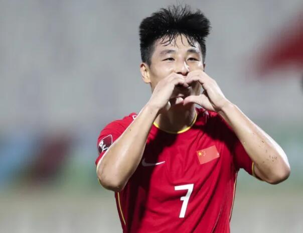 武磊黑夜里的一束光,武磊黑暗之中的锋线