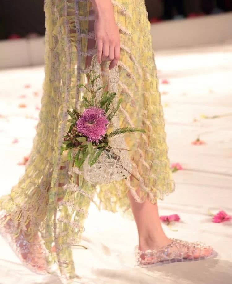 比起Ambush处了什么“对象”,我更关心这些小众配饰品牌何时上新