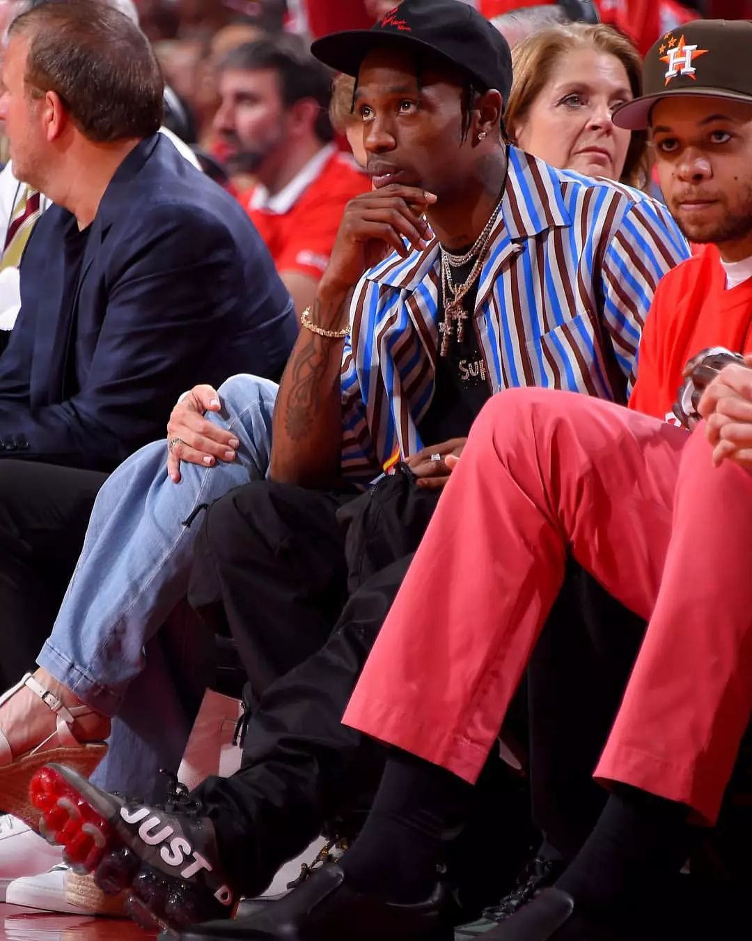 大侦探皮卡丘冬季穿搭,陪女生去看电影需要准备什么