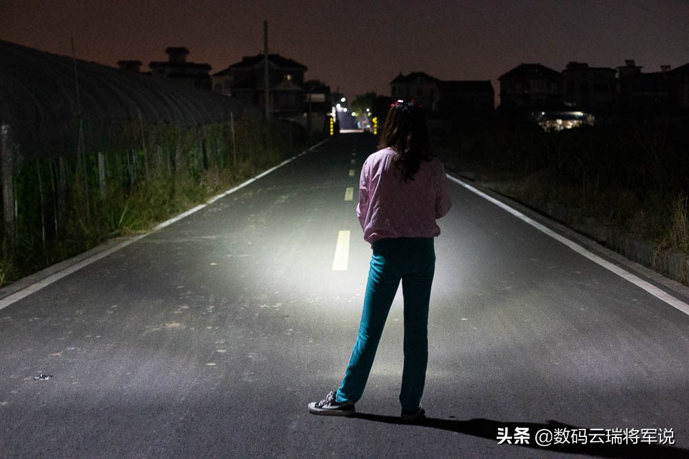 m4强光手电筒,真正的迷你强光手电筒太炫酷了