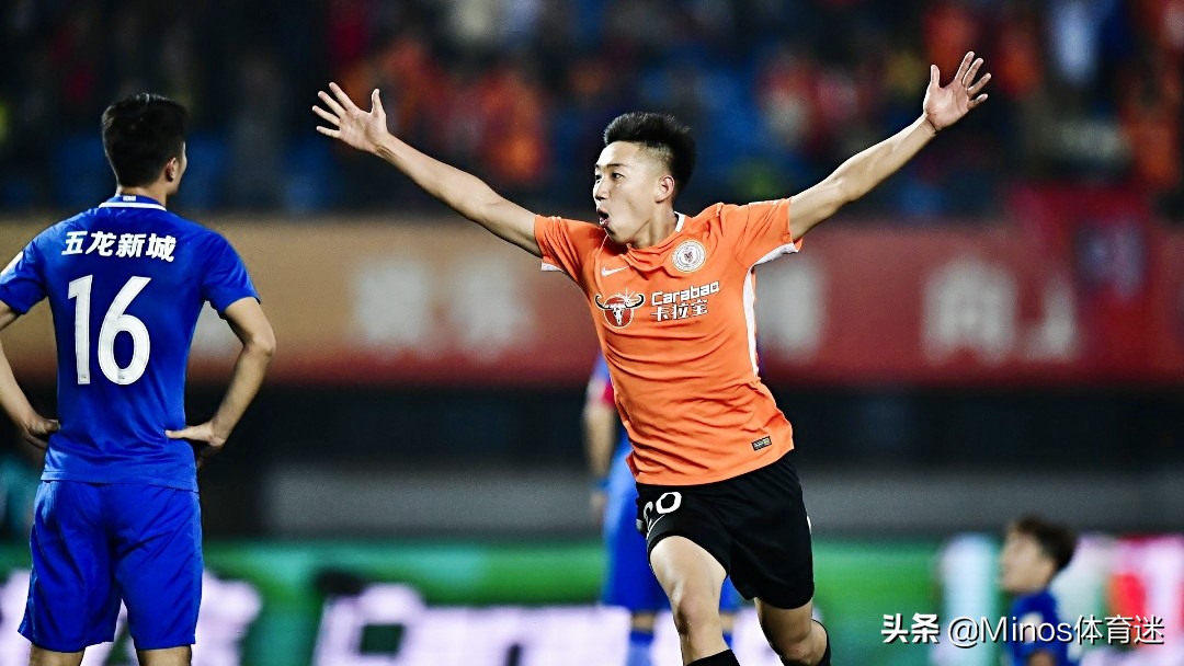 国足张稀哲训练视频,严鼎皓比张稀哲厉害