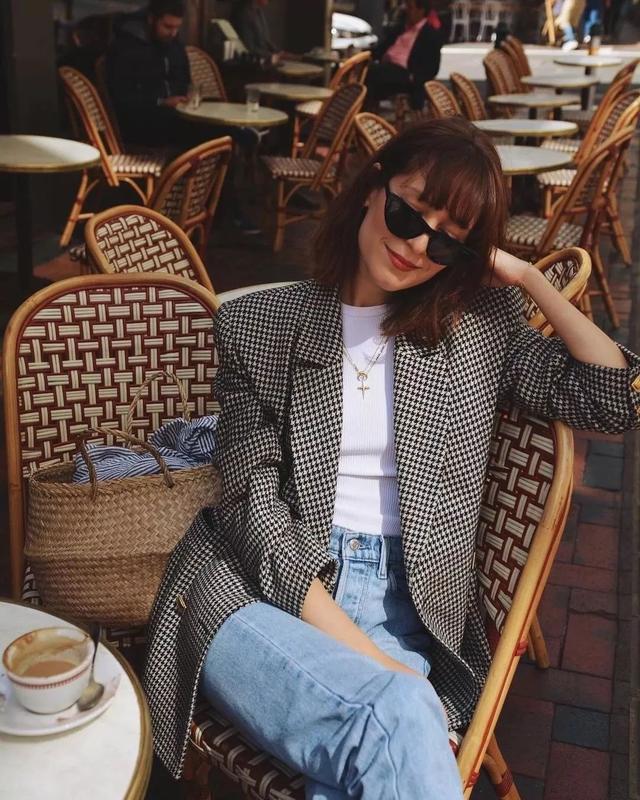 牛仔裤穿合身的还是修身的,牛仔裤是无弹力的还是有弹力的好