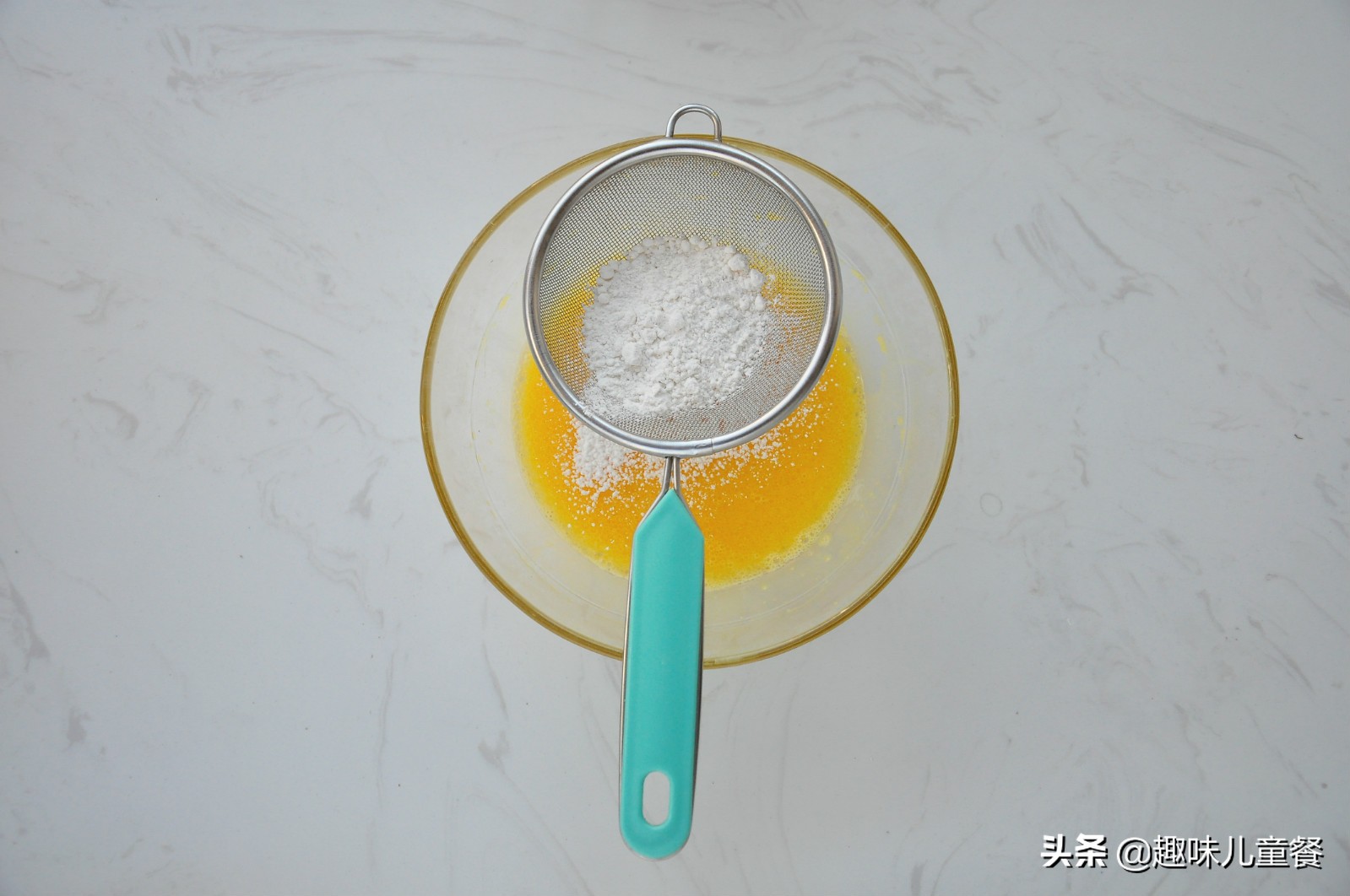 这种蔬菜代替翻糖和豆沙更健康，复活节咱们一起来做杯子蛋糕吧