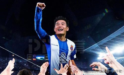 幸运儿张天爱西甲赛场看武磊，还让武磊的球衣印上了自己的名字