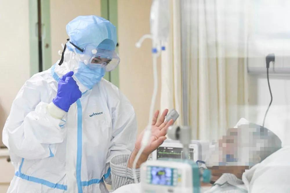 白衣女侠、妙笔警花、环卫女工……她们立足岗位各尽其能战疫显身手