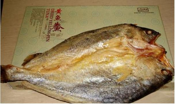 浙江渔民捕获7斤重野大黄鱼,浙江舟山大黄鱼价格