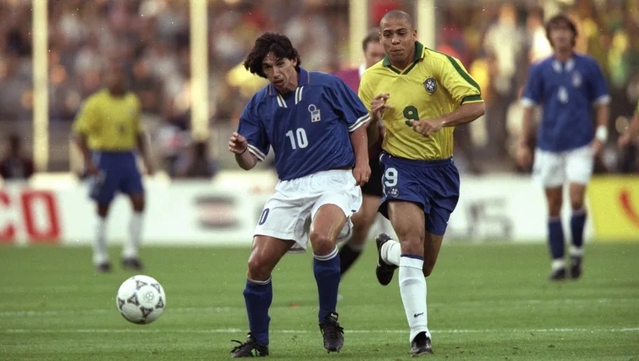 意甲双星经典PK战，罗纳尔多一人完爆当时世界最佳防线