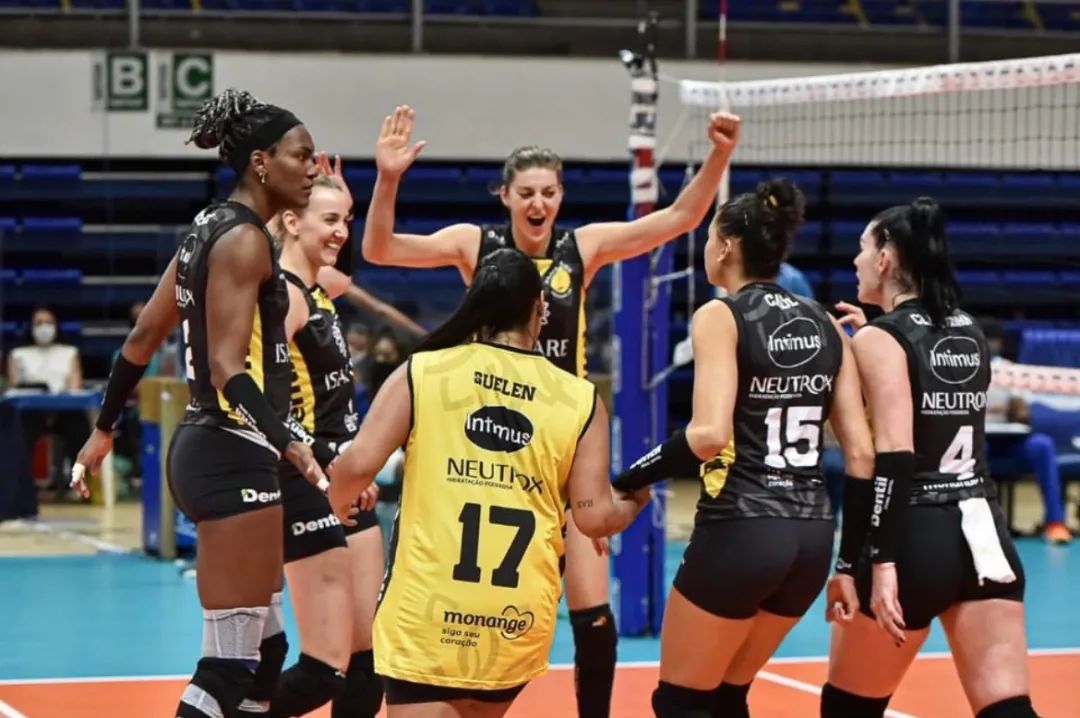 海滩俱乐部力夺超级杯冠军；“铁锤”格罗泽助球队爆冷取胜