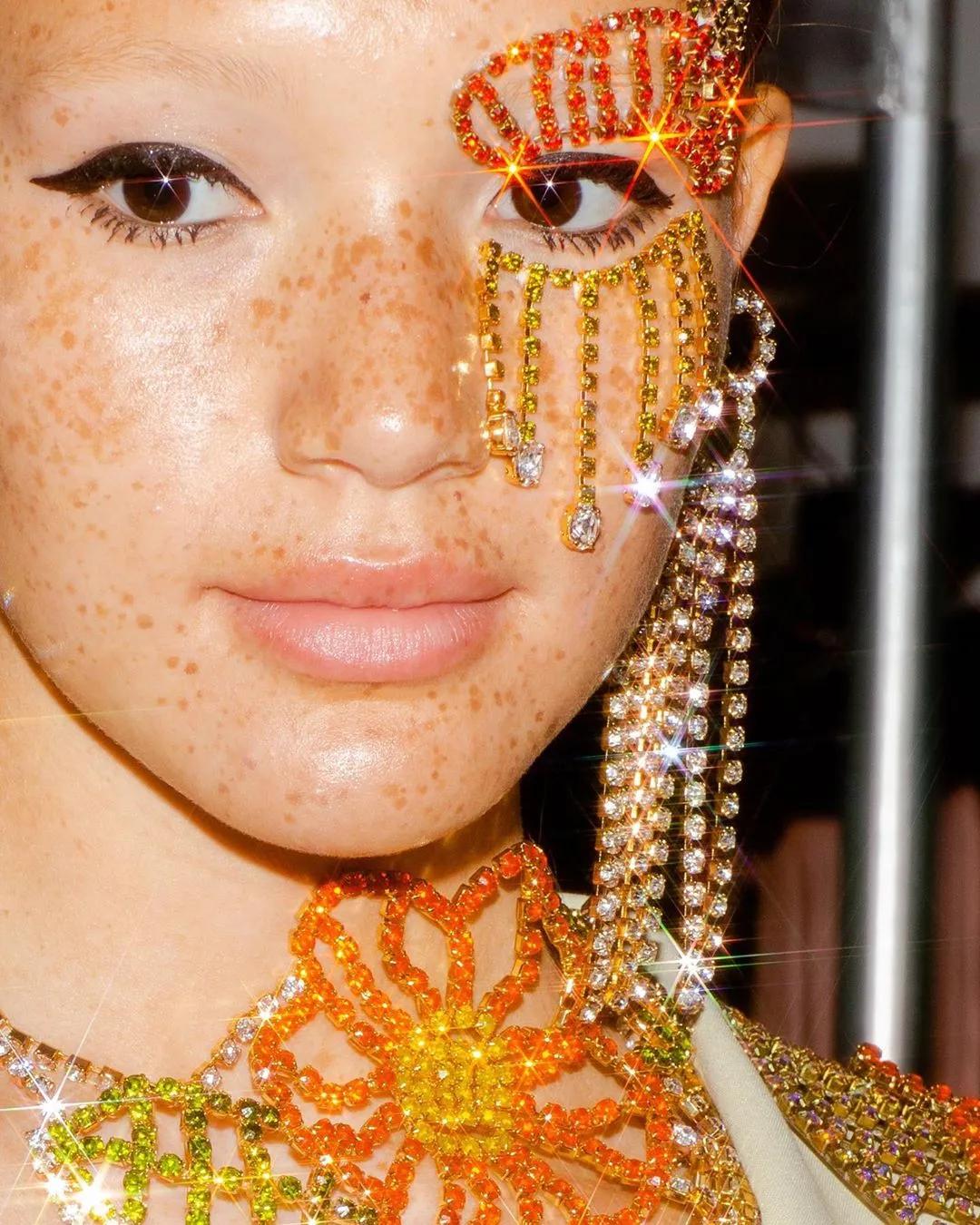 时尚闪耀水钻,高级透亮的水钻又绚丽又美观