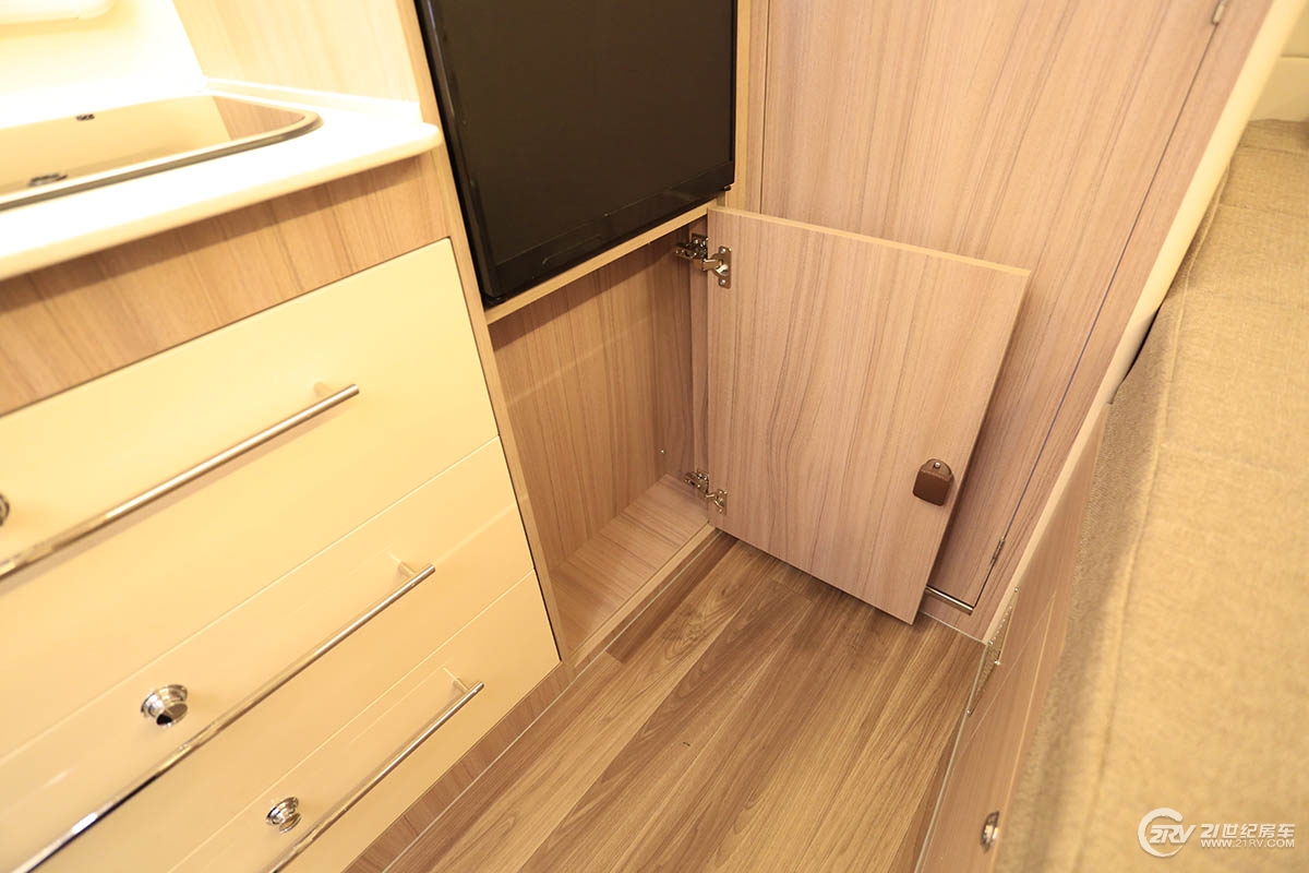 中天房车新季风畅游款,最新版的大通t型房车价格