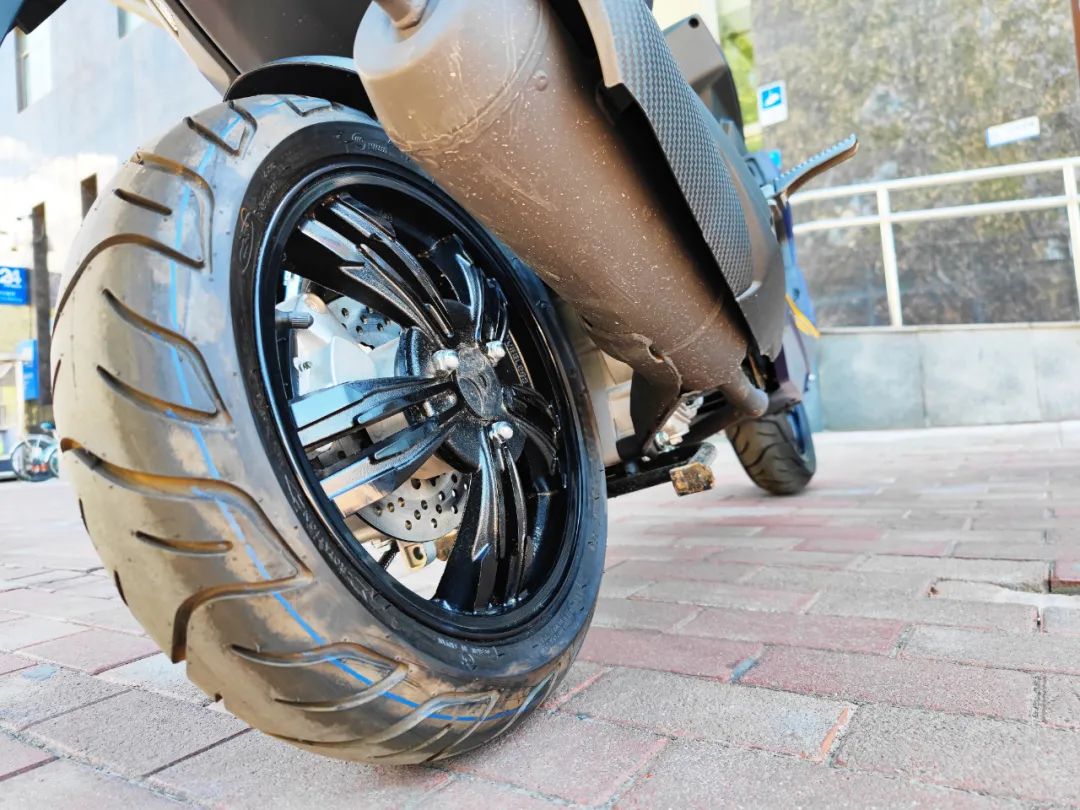 城市高颜值燃油踏板车,城市炫酷150踏板摩托车推荐