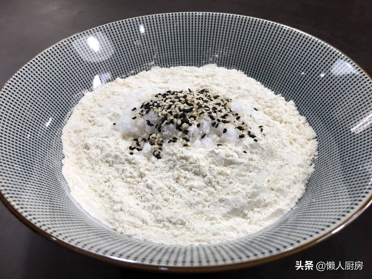 不用手和面做的发面小馒头,两种发面小馒头的做法