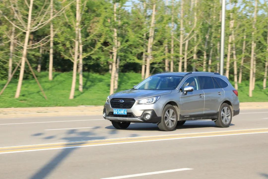 试驾斯巴鲁傲虎探越版,踢车帮最新款斯巴鲁傲虎试驾视频