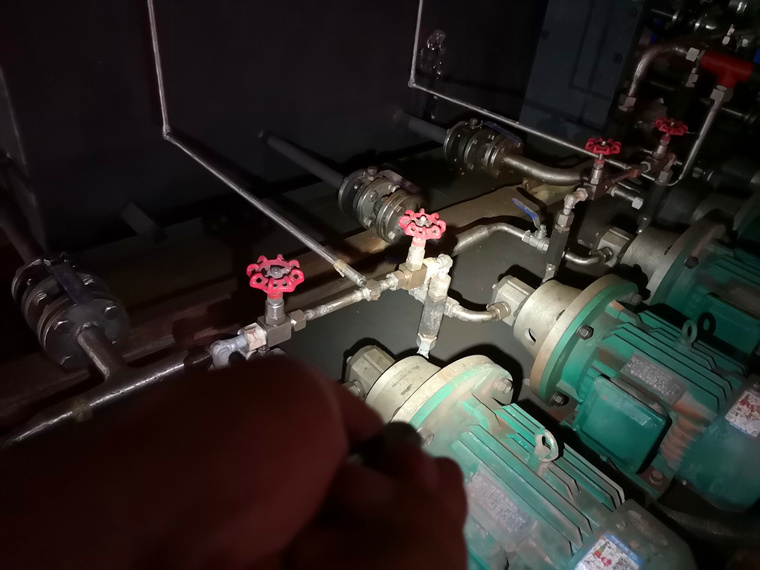 olight傲雷baldrs小型强光战术手电,我就是与众不同女声完整版