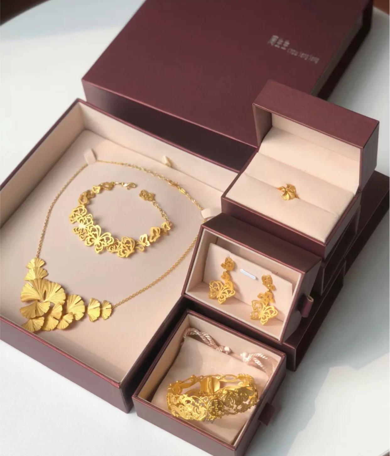 周生生古法金丝带,周生生金饰钢印