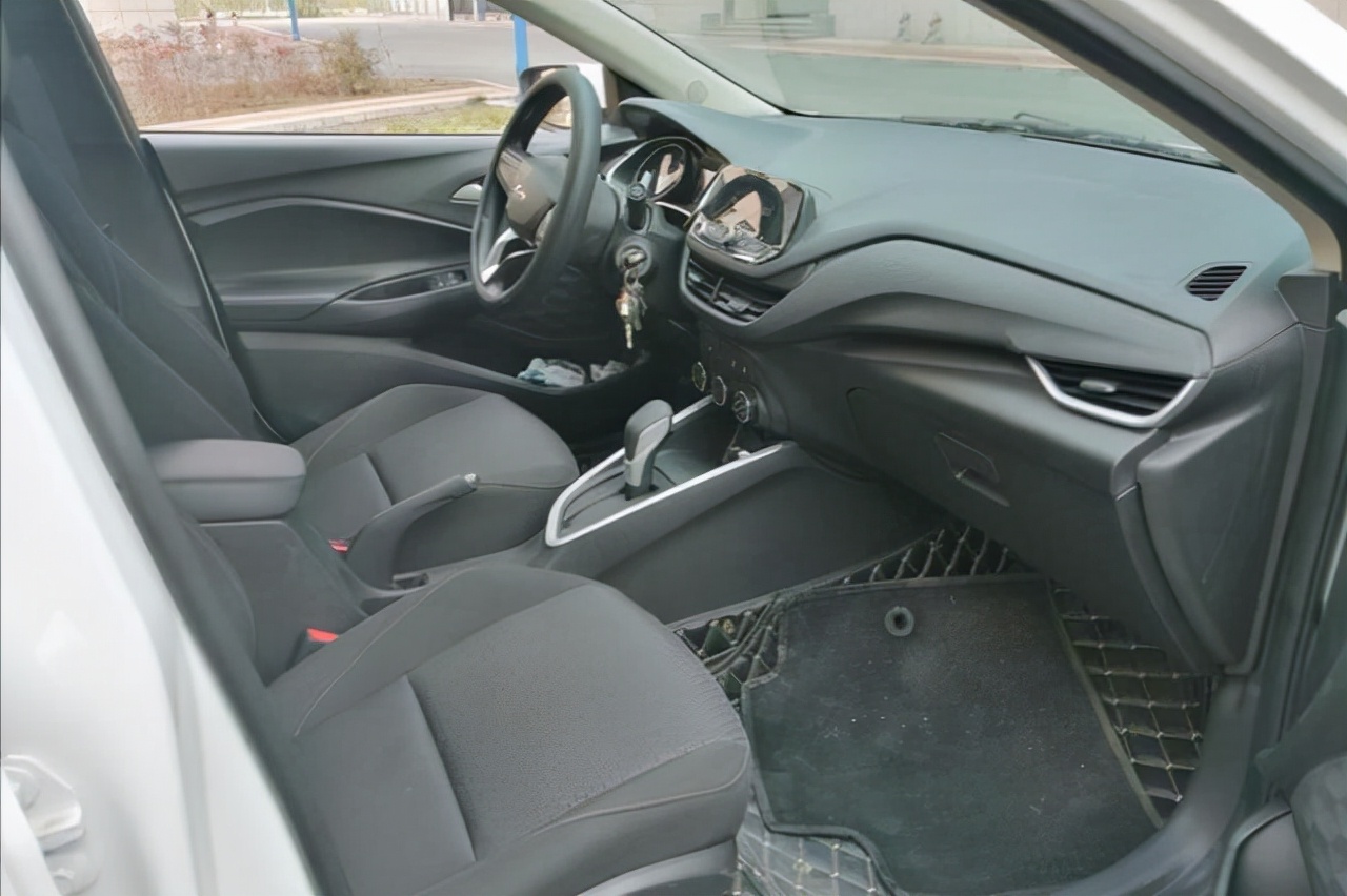 雪佛兰科沃兹开6年4万公里,雪佛兰科沃兹2018款提车