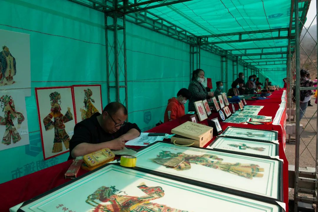 中国玉都岫岩映山红景区,岫岩黄岭子千亩映山红景区等你来