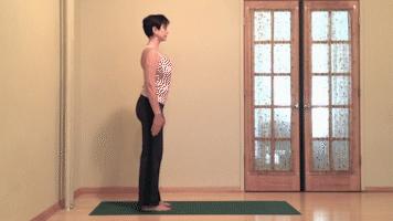 做站姿二头弯举肩痛是怎么回事,做前屈的动作就拱背怎么办