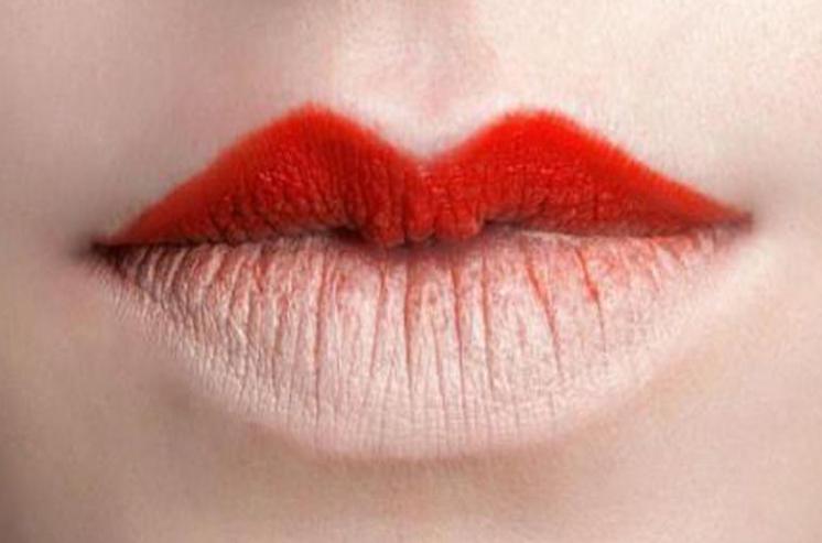 为什么涂口红之前不能舔,涂口红的三大误区