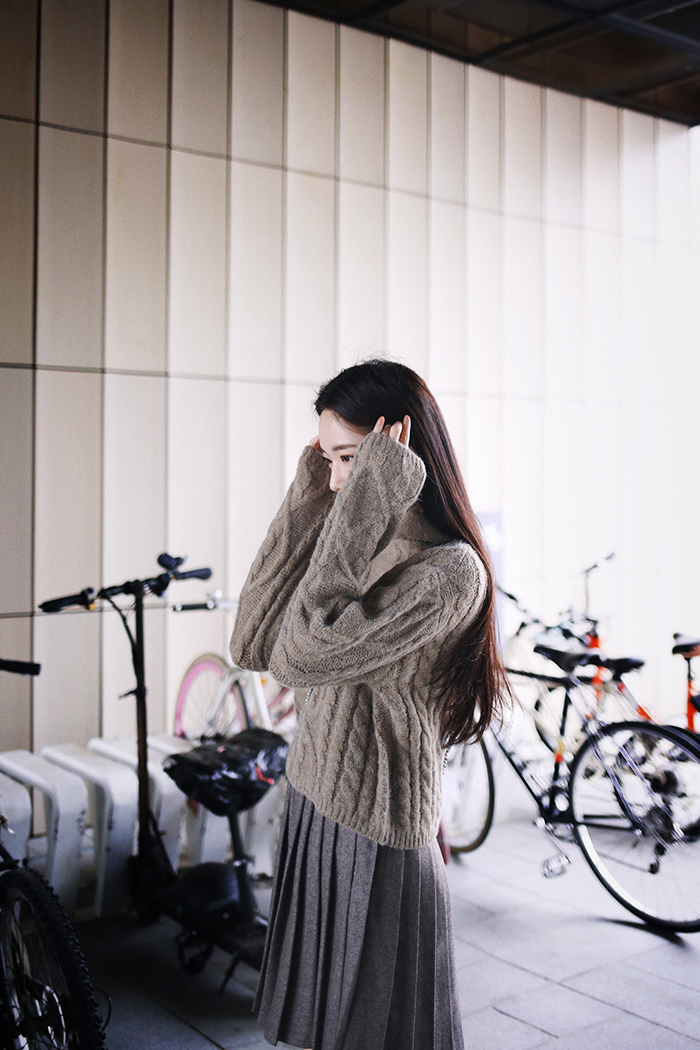 淑女风羊毛大衣,宽松慵懒羊绒毛衣女款配大衣