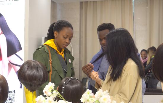 剧本拿反了？外国留学生在中国做代购，月入3万生意火爆